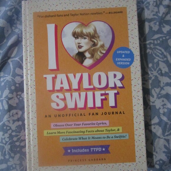 Taylor Swift nwt Updated & Expanded Version: An Unofficial Fan Journal - Picture 9 of 9